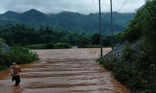 Mưa lớn đã khiến nhiều địa điểm ở miền núi tỉnh Quảng Trị bị ngập lụt, gây chia cắt cục bộ. Ảnh: ĐL