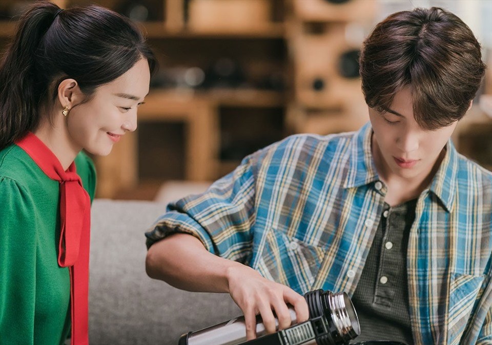 Diễn biến mới trong “Hometown Cha-Cha-Cha”. Ảnh: Cắt phim. Diễn biến mới trong “Hometown Cha-Cha-Cha”. Ảnh: Cắt phim.