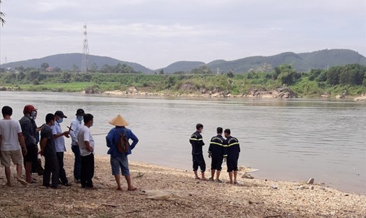 Hiện trường nơi phát hiện thi thể 2 học sinh đuối nước trên sông Lô.