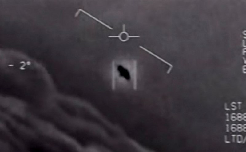 Bí ẩn khó lý giải: UFO hình bánh vòng xuất hiện trên bầu trời
