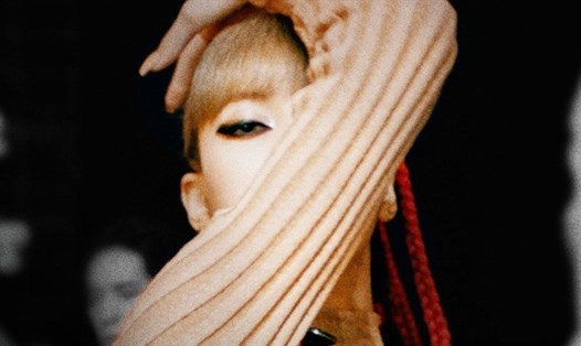 Lisa (BlackPink) có thêm thành tích với ca khúc “Money”. Ảnh: Poster YG