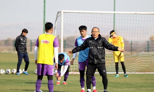 Ông Park yêu cầu U.23 Việt Nam tập trung dồn sức trước cuộc đối đầu U.23 Myanmar. Ảnh: VFF