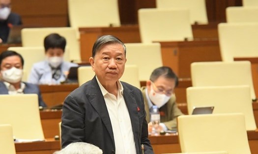 Bộ trưởng Bộ Công an Tô Lâm trả lời, làm rõ thêm một số vấn đề đại biểu Quốc hội quan tâm tại phiên chất vấn. Ảnh QH