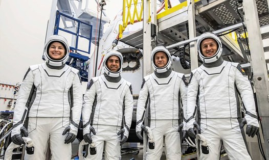 Các phi hành gia của sứ mệnh SpaceX Crew-3 của NASA. Từ trái qua phải: các phi hành gia NASA Kayla Barron, Raja Chari và Thomas Marshburn, và phi hành gia Matthias Maurer của ESA (Cơ quan Vũ trụ Châu Âu). Ảnh: SpaceX.