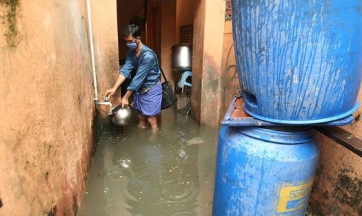 Nước ngập sau mưa lớn ở Chennai, Ấn Độ, ngày 8.11. Ảnh: Reuters