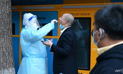 Thủ đô Bắc Kinh, Trung Quốc đang trải qua đợt lây nhiễm COVID-19 mới. Ảnh: AFP