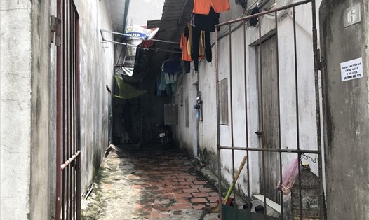 Khu nhà trọ công nhân xuống cấp tại xã Kim Chung, Đông Anh, Hà Nội. 
Ảnh: Bảo Hân