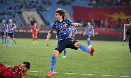 Junya Ito bị từ chối một bàn thắng đẹp cho tuyển Nhật Bản sau pha đi bóng và dứt điểm ở phút 40. Ảnh: JFA.
