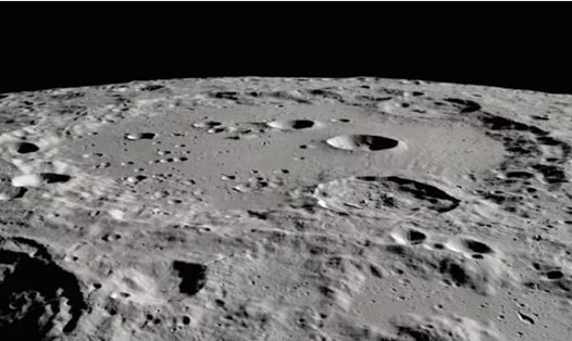 Bề mặt Mặt trăng chứa lượng ôxy đủ để toàn bộ 8 tỉ người Trái đất sống trong 100.000 năm. Ảnh: NASA