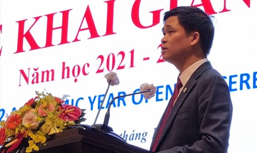 Phó Chủ tịch Tổng LĐLĐ Việt Nam Ngọ Duy Hiểu phát biểu tại lễ khai giảng TDTU sáng 12.11. Ảnh: Nam Dương