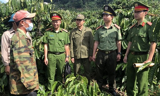 Lực lượng công an xã ở Đắk Nông “cùng ăn, cùng ở, cùng làm” với người dân địa phương. Ảnh: Minh Quỳnh