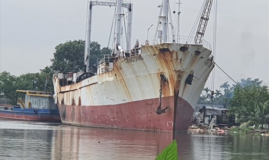 Tàu Chung Ching 3.200 tấn đã bị cắt dỡ trái phép 3 tầng ca bin tại khu vực huyện An Dương, Hải Phòng. Ảnh: HH