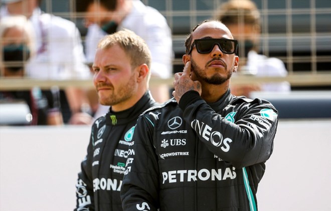 Rạn nứt với Valteri Bottas là nguyên do thất bại của Lewis Hamilton?