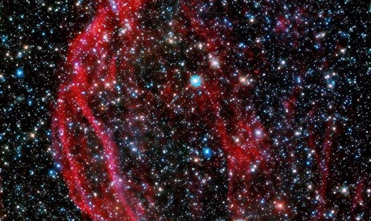 Nằm trong Đám mây Magellan Lớn, DEM L249 được cho là tàn tích của siêu tân tinh Loại 1a, hoặc cái chết của một ngôi sao lùn trắng. Ảnh: NASA