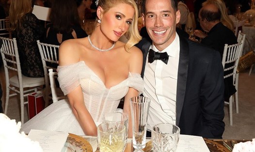 Paris Hilton hạnh phúc bên ông xã giàu có Carter Reum. Ảnh: Xinhua
