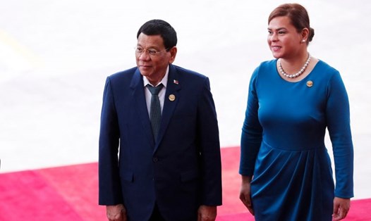 Tổng thống Philippines Rodrigo Duterte và con gái - bà Sara Duterte-Carpio. Ảnh: AFP