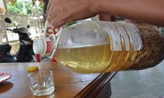Vụ ngộ độc rượu khiến 1 người tử vong tại Hà Giang.