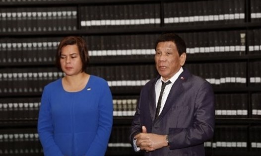 Tổng thống Philippines Rodrigo Duterte và con gái Sara Duterte-Carpio. Ảnh: AFP