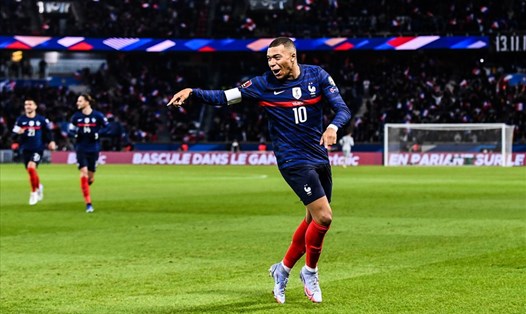 Kylian Mbappe tỏa sáng với 4 bàn thắng trong ngày đội tuyển Pháp có vé đến World Cup 2022. Ảnh: UEFA
