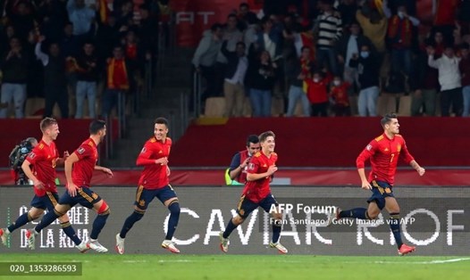 Tuyển Tây Ban Nha giành vé trực tiếp đến vòng chung kết World Cup 2022 nhờ bàn thắng của Alvaro Morata. Ảnh: AFP