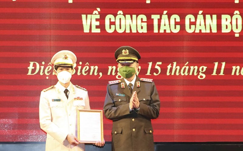 Công an tỉnh Quảng Ninh công bố quyết định điều động, bổ nhiệm nhân sự cấp xã 3 Công an tỉnh Quảng Ninh công bố quyết định điều động, bổ nhiệm nhân sự cấp xã