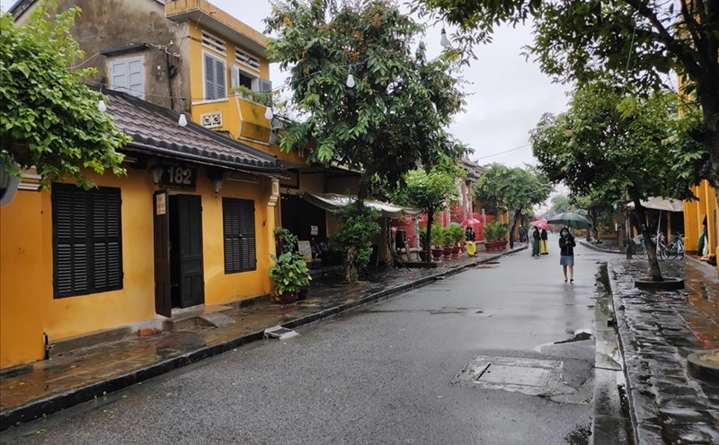 Hội An vắng khách trong ngày đầu mở cửa du lijchh. Ảnh: Thanh Chung