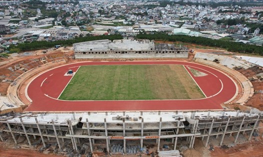 Sân vận động có sức chứa 20.000 người tại TP.Đà Lạt  chưa thể khai thác đi vào sử dụng.