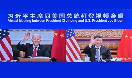 Tổng thống Joe Biden và Chủ tịch Tập Cận Bình dự hội nghị thượng đỉnh Mỹ-Trung theo hình thức trực tuyến sáng 16.11. Ảnh: Xinhua
