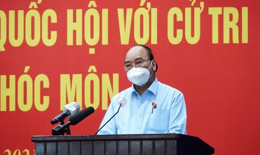 Chủ tịch nước Nguyễn Xuân Phúc phát biểu tại buổi tiếp xúc cử tri.  Ảnh: Minh Quân