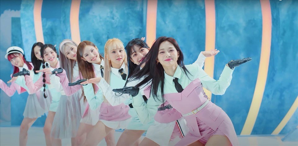 TWICE lập thành tích về doanh thu bán album. Ảnh: MV. TWICE lập thành tích về doanh thu bán album. Ảnh: MV.