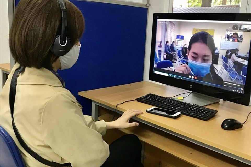 Doanh nghiệp phỏng vấn người lao động tại Hà Nội. Ảnh AT Doanh nghiệp phỏng vấn người lao động tại Hà Nội. Ảnh AT