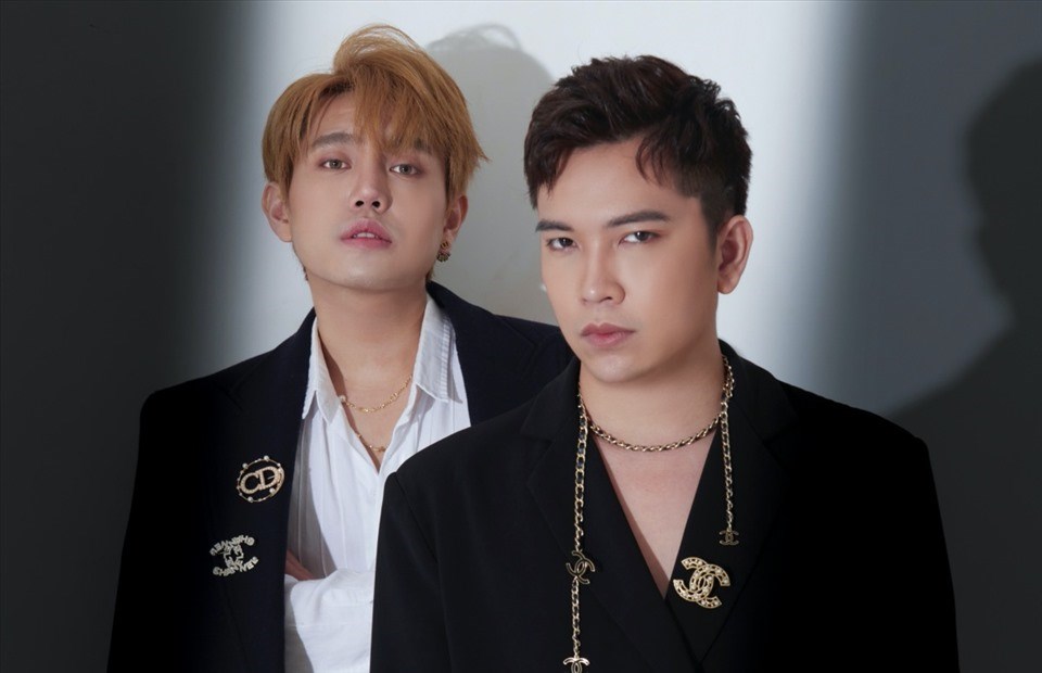 NTK Ivan Trần và stylist Jun Tổng ăn ý khi làm việc chung. Ảnh: Nguyễn Dương. NTK Ivan Trần và stylist Jun Tổng ăn ý khi làm việc chung. Ảnh: Nguyễn Dương.