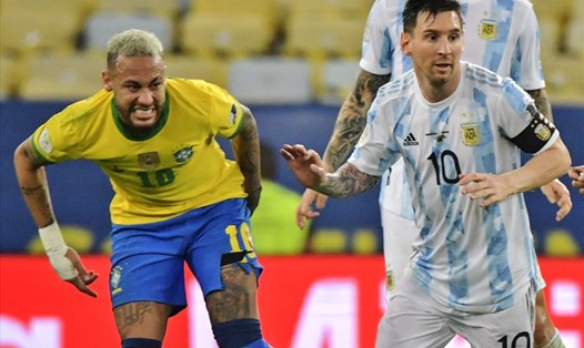 Trận Siêu kinh điển Nam Mỹ giữa Argentina và Brazil có mặt Lionel Messi nhưng lại vắng Neymar. Ảnh: AFP