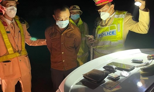 Đối tượng bị lực lượng CSGT - Công an tỉnh Quảng Bình bắt giữ. Ảnh: CSGT QB