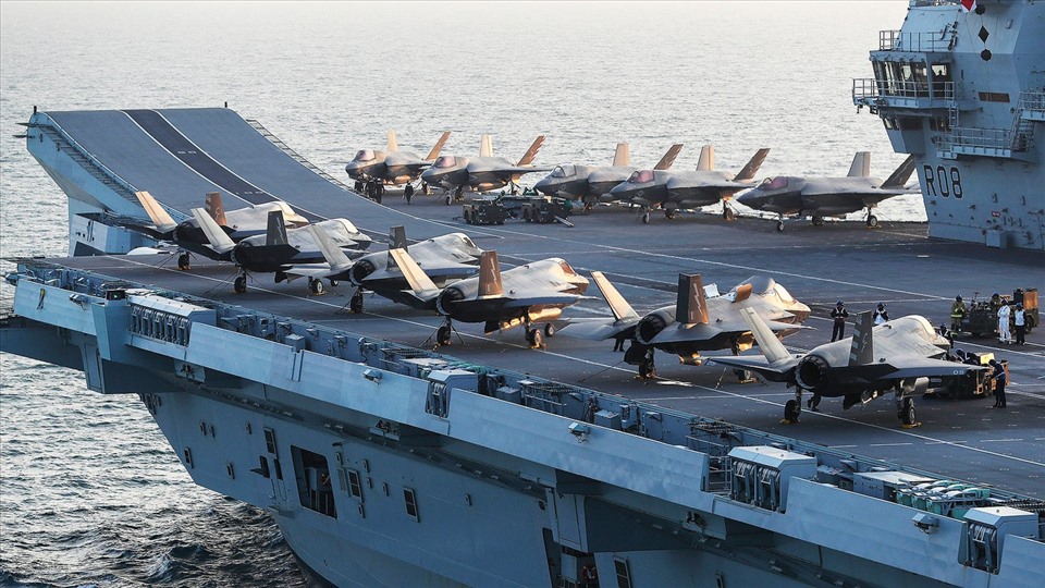 Máy bay chiến đấu F-35 trên tàu sân bay Anh HMS Queen Elizabeth. Ảnh: Bộ Quốc phòng Anh