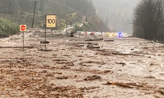 Mưa lớn gây lũ lụt, lở đất ở British Columbia, Canada. Ảnh: AFP
