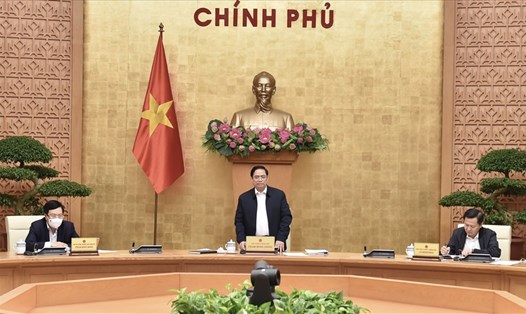 Thủ tướng Phạm Minh Chính chủ trì phiên họp Chính phủ chuyên đề xây dựng pháp luật. Ảnh Nhật Bắc