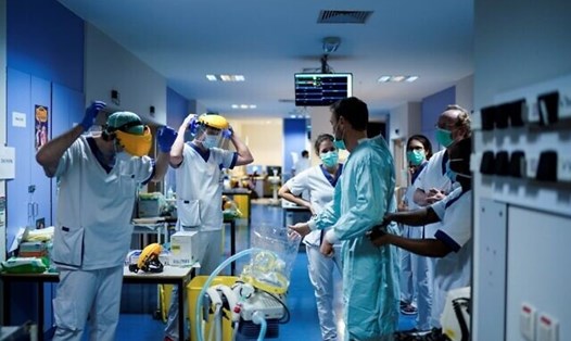Đơn vị chăm sóc đặc biệt cho bệnh nhân COVID-19 tại bệnh viện Erasme ở Brussels, Bỉ. Ảnh: AFP