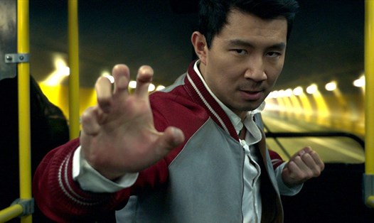 Simu Liu đảm nhận vai siêu anh hùng trong “Shang-Chi and the Legend of the Ten Rings”. Ảnh: Xinhua