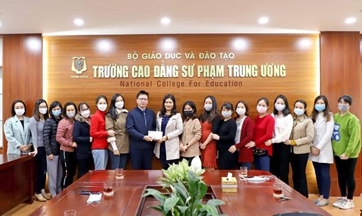 Công đoàn Giáo dục Việt Nam động viên các thầy cô giáo nhân dịp Ngày Nhà giáo Việt Nam. Ảnh HA