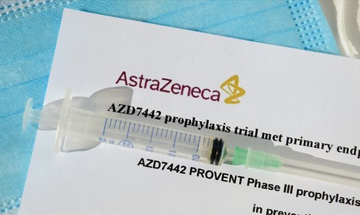 Thuốc AZD7442 của AstraZeneca có tác dụng bảo vệ cao hơn vaccine của hãng. Ảnh: AstraZeneca
