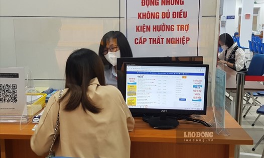 Gói 38.000 tỉ từ Quỹ bảo hiểm thất nghiệp cùng sự vào cuộc của Tổng LĐLĐ Việt Nam đã hỗ trợ không nhỏ cho lao động bị ảnh hưởng bởi dịch COVID-19. Ảnh minh họa: Lương Hạnh.
