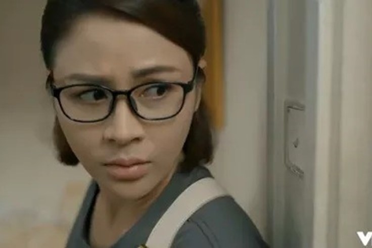 "Mặt nạ gương" tập 12: Hoa đột nhập phòng bà Diễm tìm bằng chứng "Mặt nạ gương" tập 12: Hoa đột nhập phòng bà Diễm tìm bằng chứng