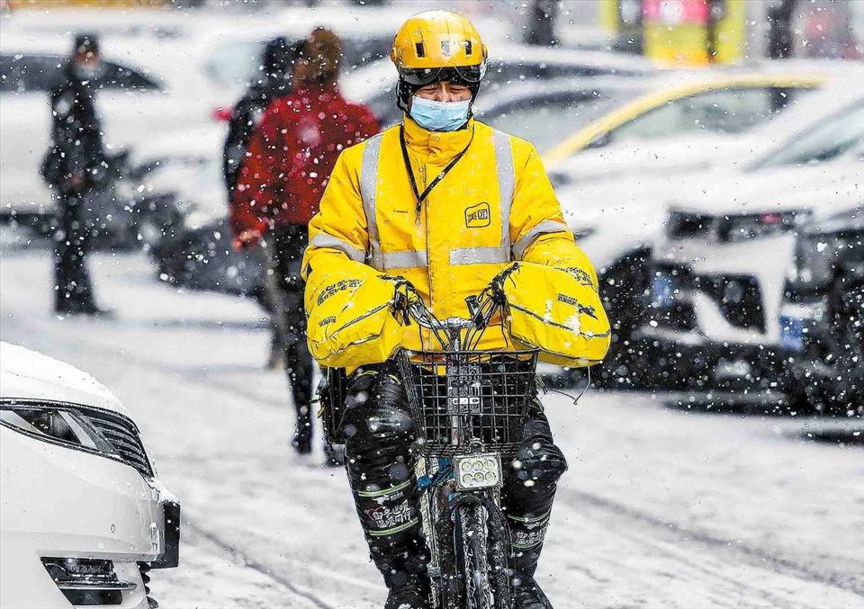 Không khí lạnh, tuyết rơi ở Tân Cương, Trung Quốc ngày 18.11. Ảnh: China News Service