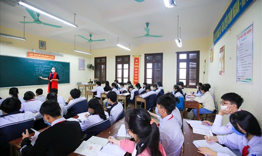 Học sinh trường THCS Tản Hồng (huyện Ba Vì, TP.Hà Nội) được trở lại học trực tiếp từ ngày 8.11.2021. Ảnh: Hải Nguyễn
