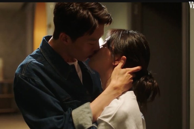 “Now We Are Breaking Up”: Nụ hôn cuồng nhiệt của Song Hye Kyo, Jang Ki Yong