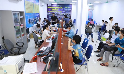 Người lao động hưởng trợ cấp thất nghiệp tại Trung tâm Dịch vụ việc làm Hà Nội. Ảnh minh hoạ Hải Nguyễn.