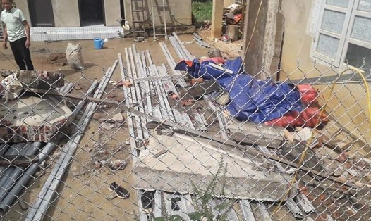 Hiện trường vụ sập mái nhà khiến 2 người thiệt mạng ở Sơn La. Ảnh: CTV.