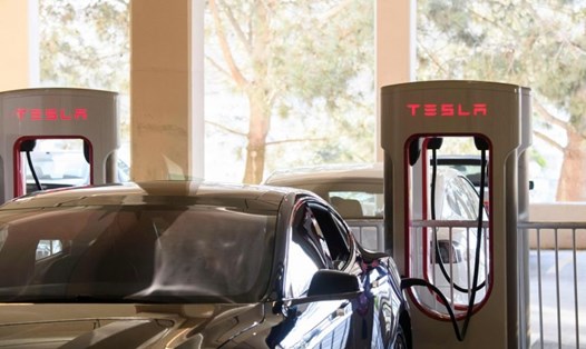 Tesla có hơn 25.000 trạm sạc siêu nhanh cho xe điện trên toàn thế giới. Ảnh: AFP.