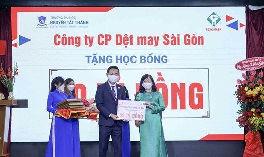 Đại học Nguyễn Tất Thành tổ chức lễ khai giảng trực tuyến. Ảnh: CĐN
